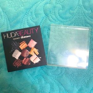 Huda Beauty Smokey Obsessions Eyeshadow palette